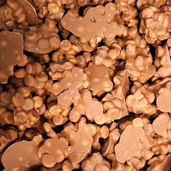 Milk chocolate cookie and fudge clusters 100g chocolate coated cookie and fudge pieces